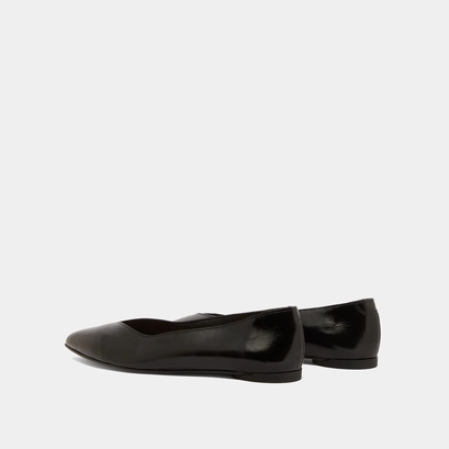 Ballerines &agrave; bouts pointus en vernis pliss&eacute; noir | NOEMIE | Jonak
