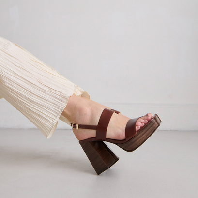 Sandales en cuir marron | VERDE | Jonak