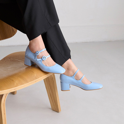Babies à doubles brides et bouts arrondis en vernis bleu clair | DELOU | Jonak