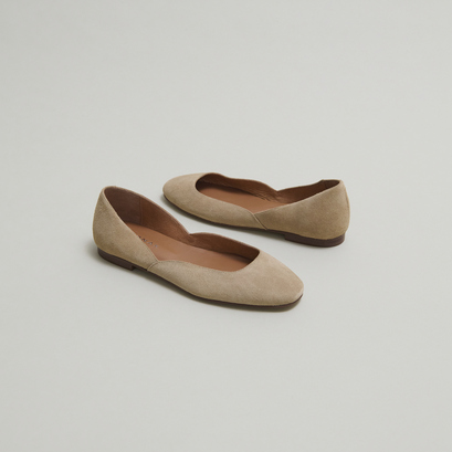Ballerines décolletées à bouts ronds en croute beige | DOMELIA | Jonak