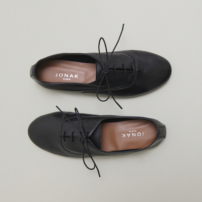 Richelieus à bouts ronds en cuir noir | DOMELLE | Jonak