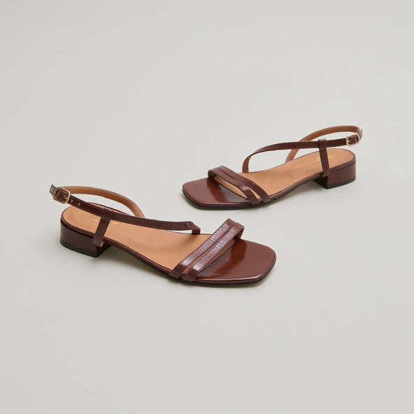 Sandales à petits talons en cuir brillant marron | ANAYA | Jonak