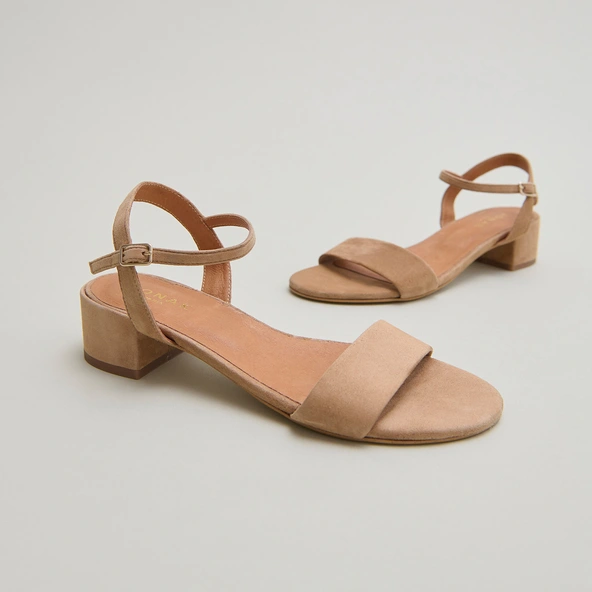 Sandales &agrave; talons carr&eacute;s en velours camel | VIA | Jonak