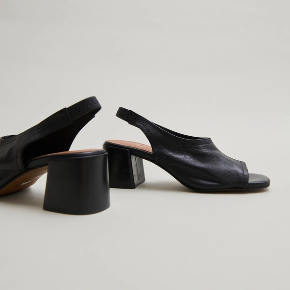 Sandales à bouts ouverts en cuir noir | BROWNIE | Jonak