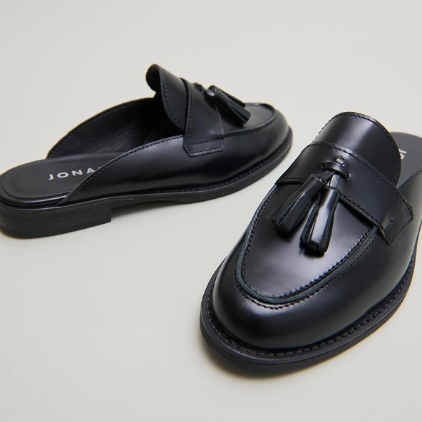 Mocassins à glands et bouts arrières ouv... en cuir glacé noir | NATALY | Jonak