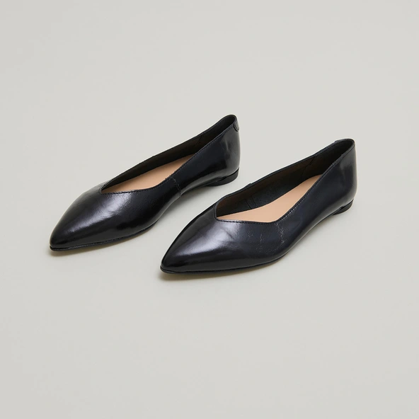 Ballerines à bouts pointus en vernis plissé noir | NOEMIE | Jonak