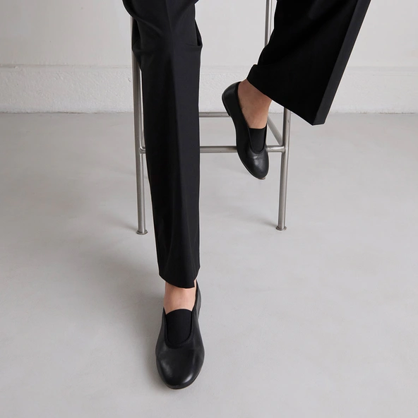 Ballerines &agrave; &eacute;lastiques en cuir noir | DABO | Jonak