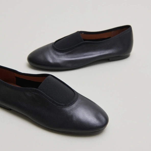 Ballerines &agrave; &eacute;lastiques en cuir noir | DABO | Jonak