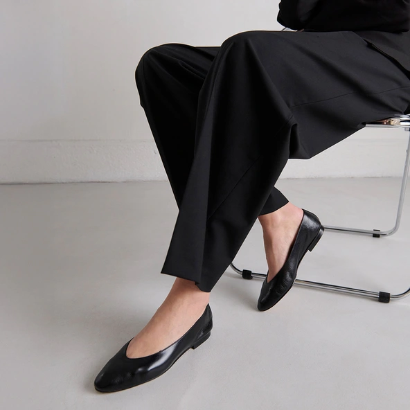 Ballerines à bouts pointus en cuir vieilli noir | DASSUS | Jonak