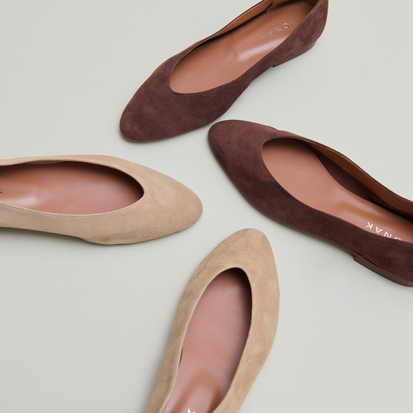 Ballerines à bouts pointus en velours camel | DASSUS | Jonak