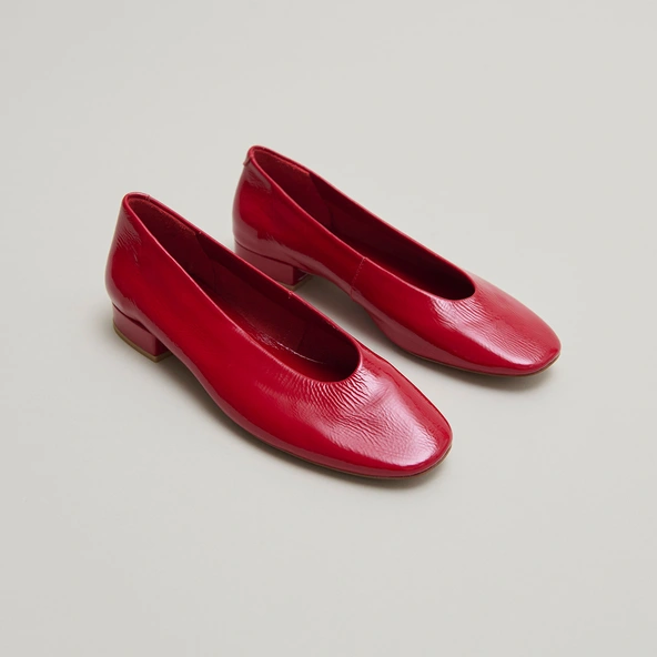 Ballerines &agrave; petits talons en vernis pliss&eacute; rouge | LEA | Jonak