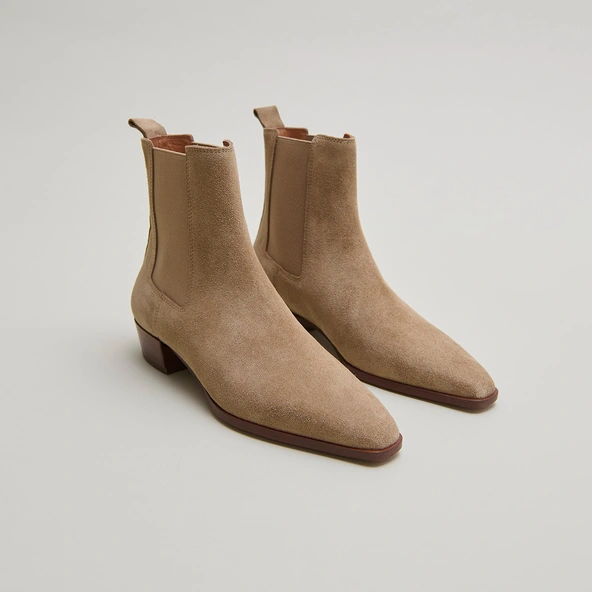 Boots à légers talons biseautés et bouts pointus en croute taupe | PAPAYE | Jonak