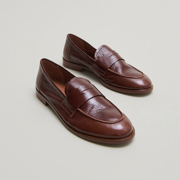 Mocassins à bouts ronds en cuir brillant marron | THELMA | Jonak