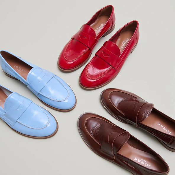 Mocassins à bouts ronds en cuir brillant marron | THELMA | Jonak