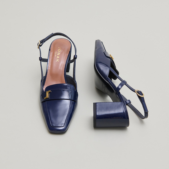 Escarpins slingbacks à bouts pointus en vernis marine | DESPUES | Jonak