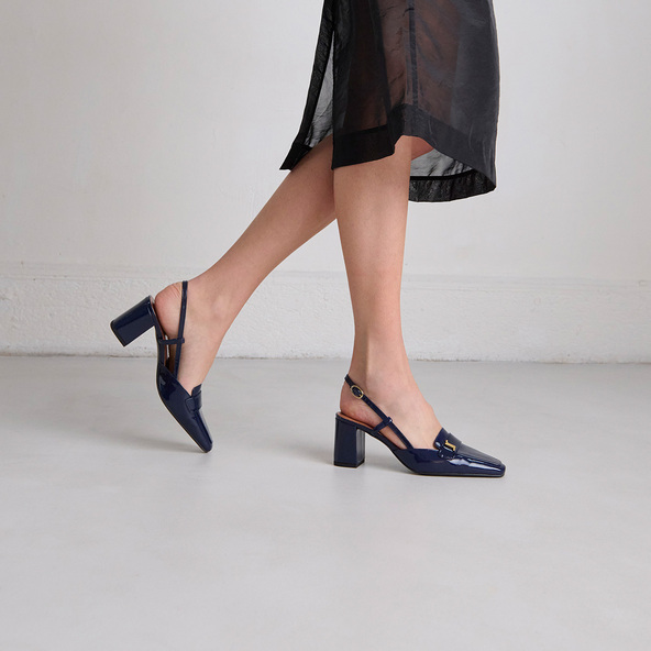 Escarpins slingbacks à bouts pointus en vernis marine | DESPUES | Jonak