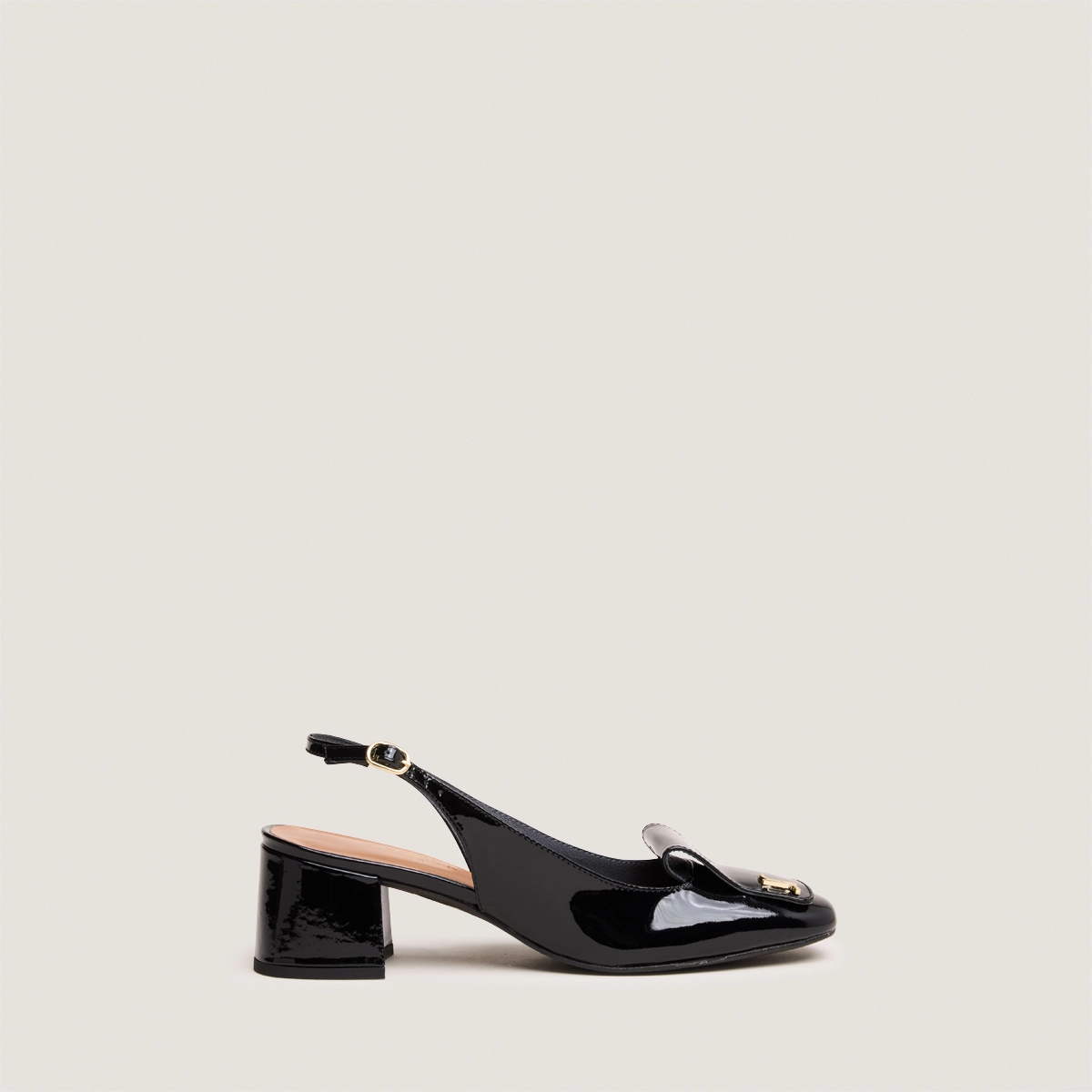 Escarpins slingbacks à monogrammes en vernis noir | DAIKI | Jonak