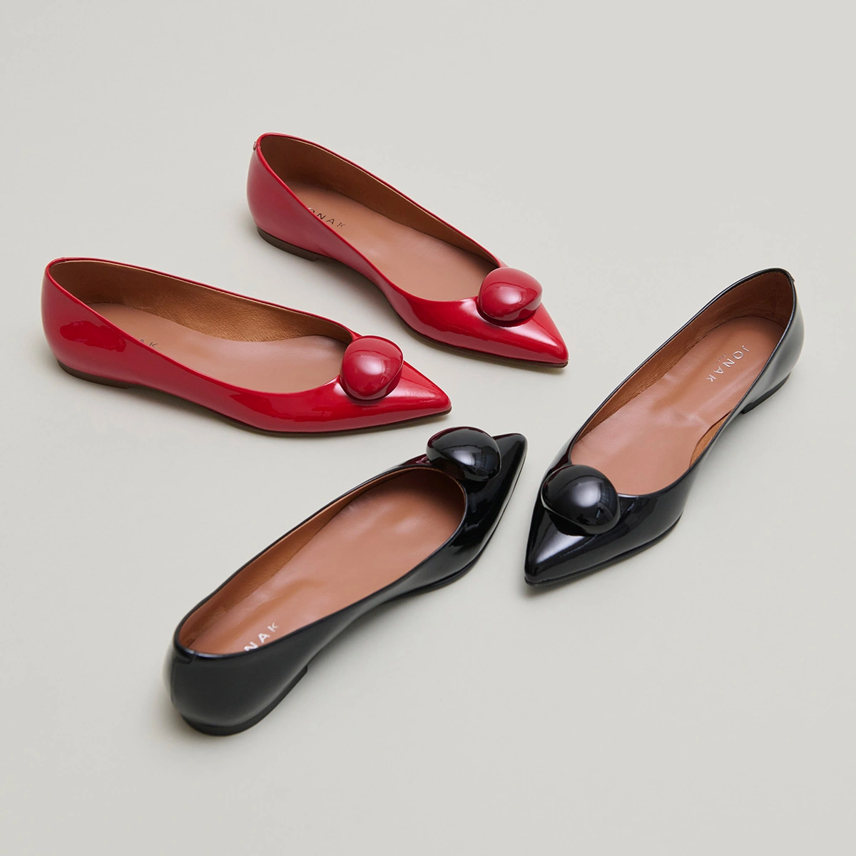 Ballerines &agrave; bouts pointus et billes en vernis rouge | DALIDO | Jonak