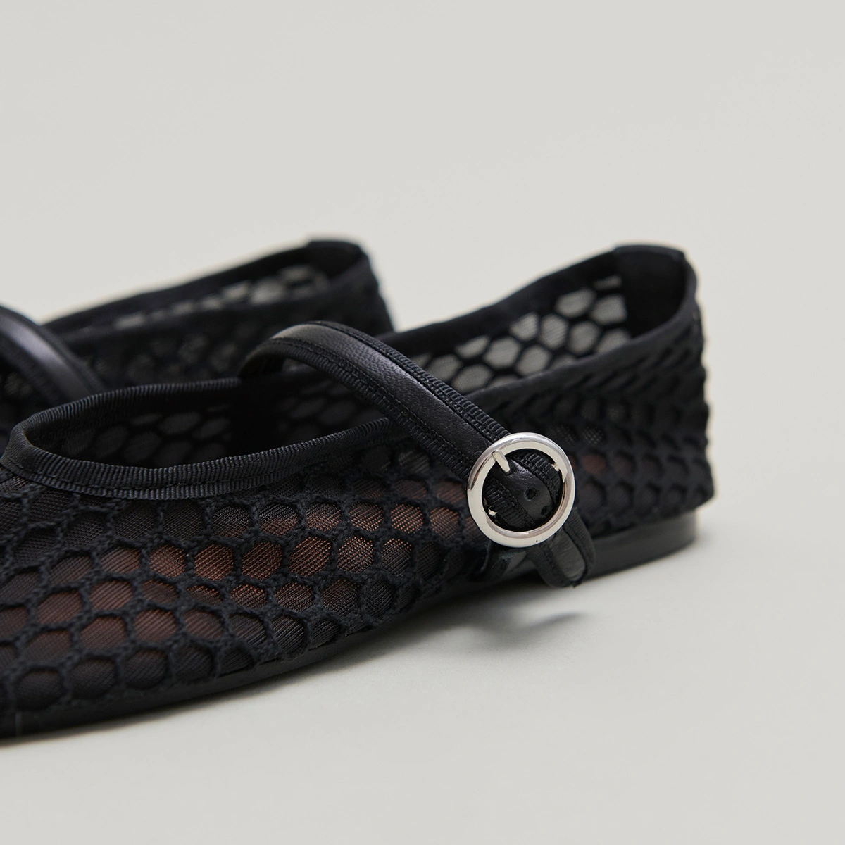 Ballerines à brides en mesh noir et cuir noir | DEESSIA | Jonak