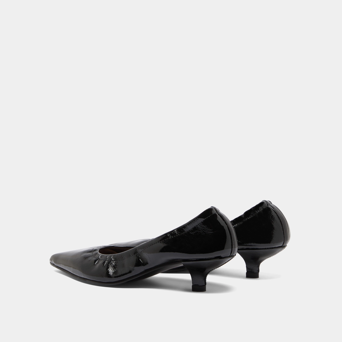 Escarpins &agrave; petits talons en vernis pliss&eacute; noir | DOUA | Jonak