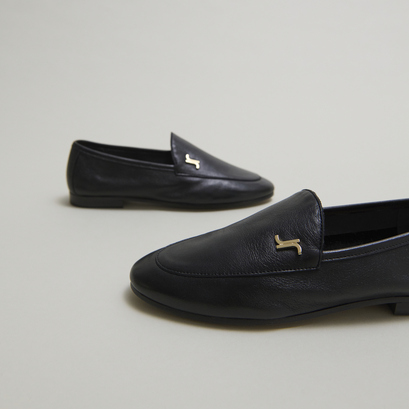 Mocassins à monogrammes en cuir noir | DATY | Jonak