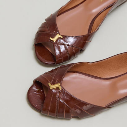 Ballerines à monogrammes en cuir brillant marron | DRAPEAU | Jonak