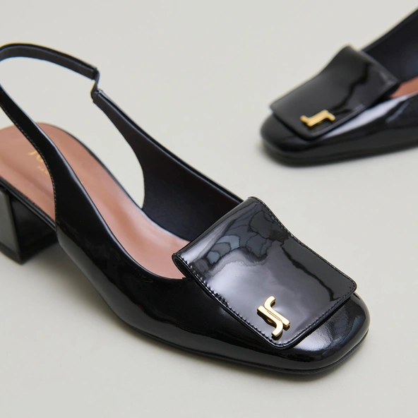 Escarpins slingbacks à monogrammes en vernis noir | DAIKI | Jonak