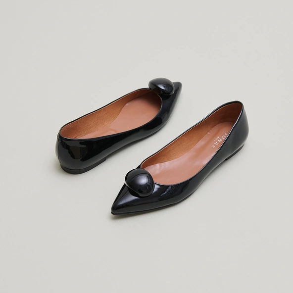 Ballerines à bouts pointus et billes en vernis noir | DALIDO | Jonak