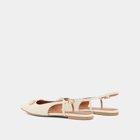 Ballerines slingbacks &agrave; bouts pointus et mors dor&eacute;s en cuir brillant &eacute;cru | DEDICACE | Jonak