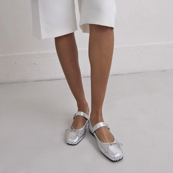 Ballerines à brides en cuir métallisé argent | DOMINANTE | Jonak