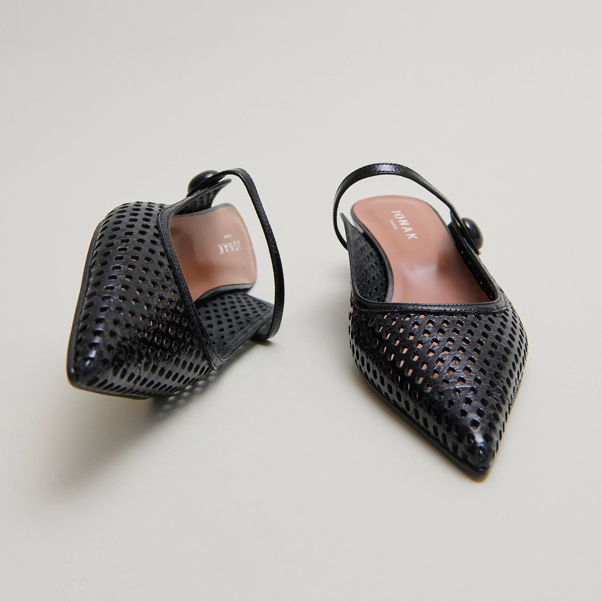 Mules compensées à bouts pointus en cuir brillant noir | DECADE | Jonak