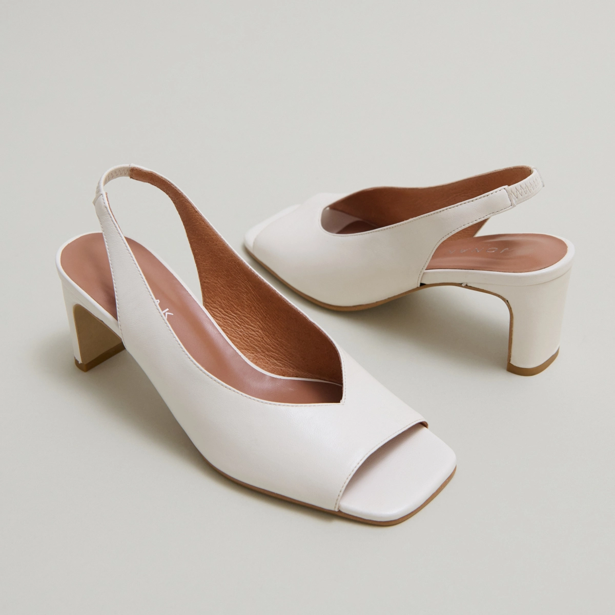 Escarpins slingbacks en cuir &eacute;cru | DICTON | Jonak