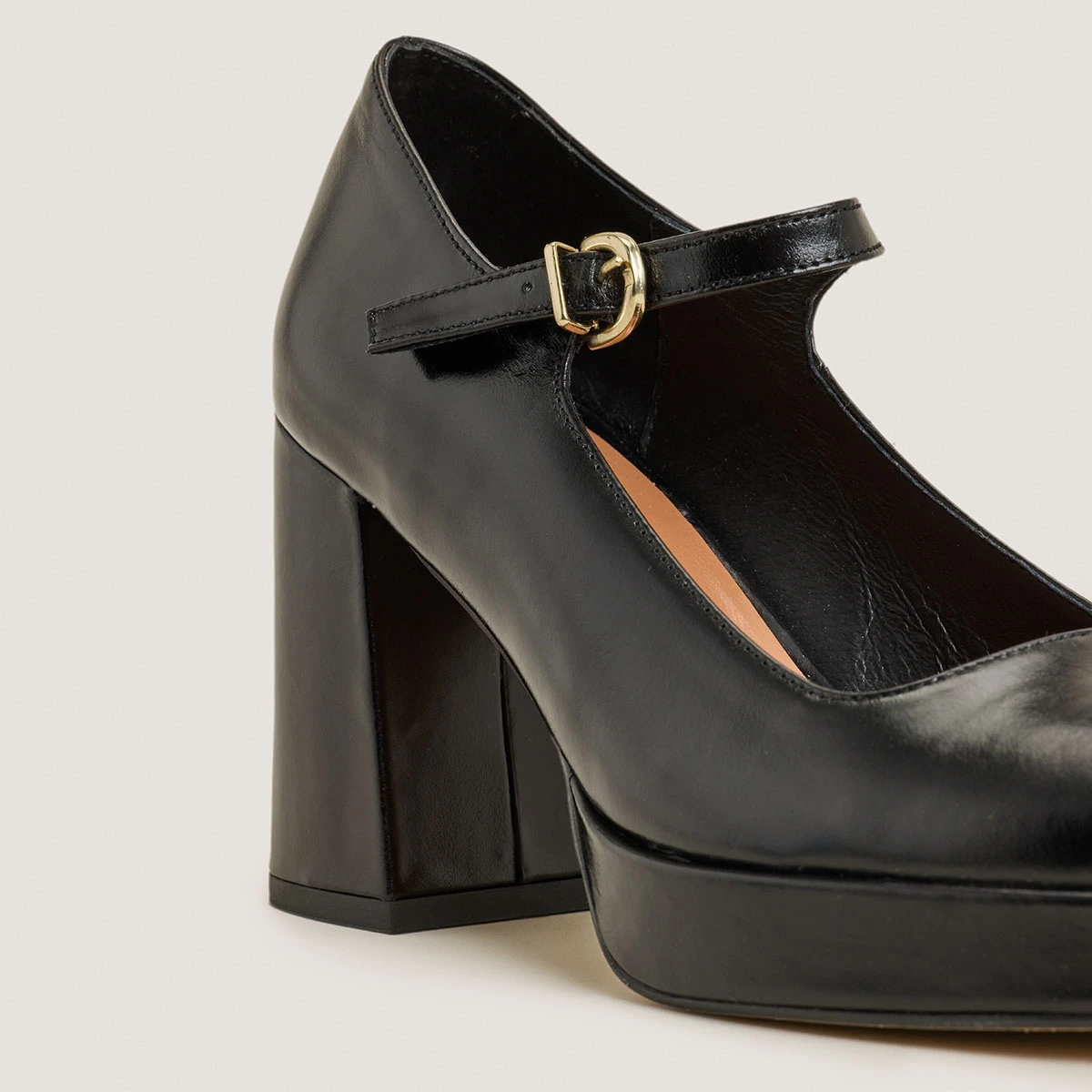Babies à plateformes et bouts arrondis en cuir noir | VERITOX | Jonak