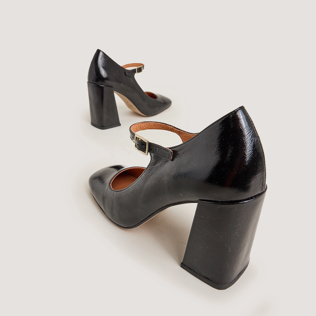 Babies à talons et bouts carrés en cuir brillant noir | VALERIA | Jonak