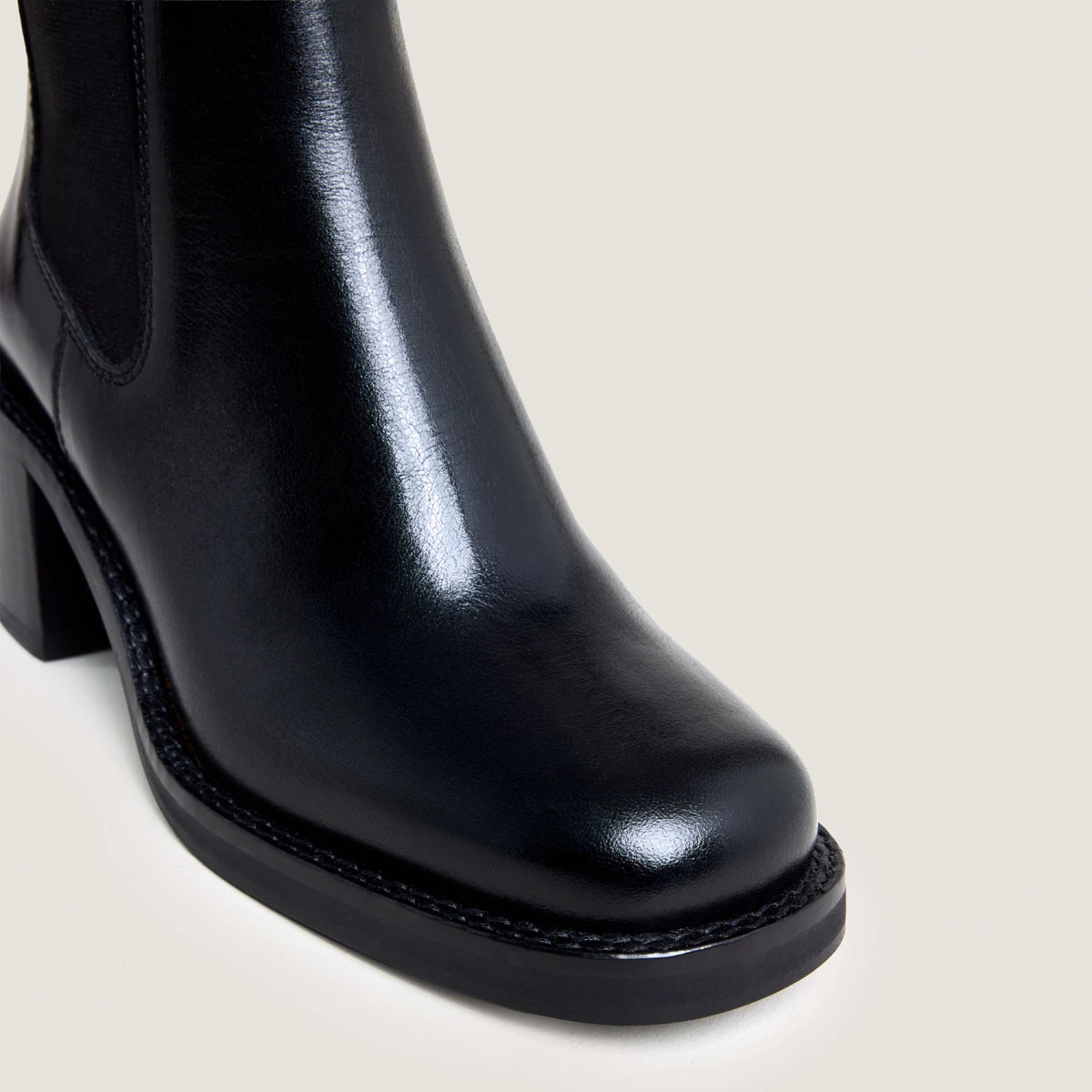 Bottines &agrave; talons en cuir noir | BEACH | Jonak