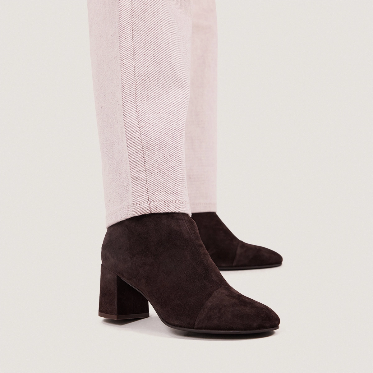 Bottines &agrave; talons en velours marron fonc&eacute; | DONIAMA | Jonak