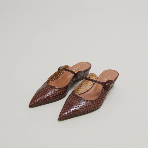 Mules compensées à bouts pointus en cuir brillant marron | DECADE | Jonak