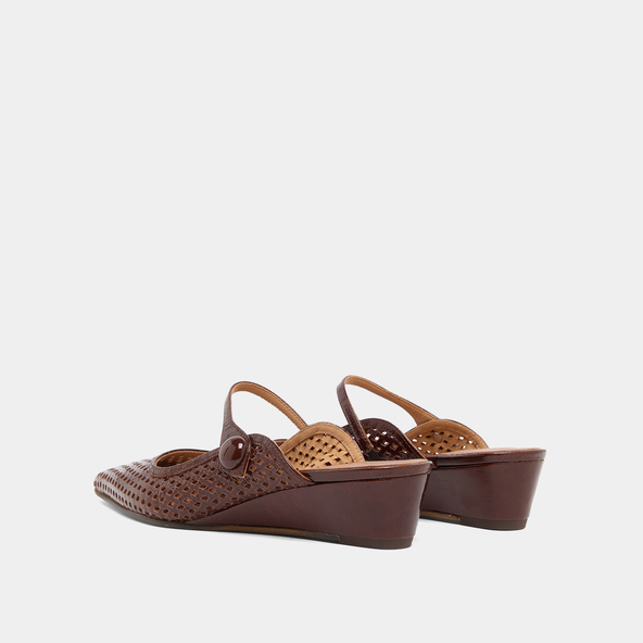 Mules compensées à bouts pointus en cuir brillant marron | DECADE | Jonak