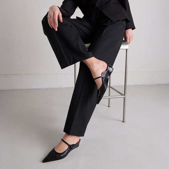 Mules compensés à bouts pointus en cuir brillant noir | decade