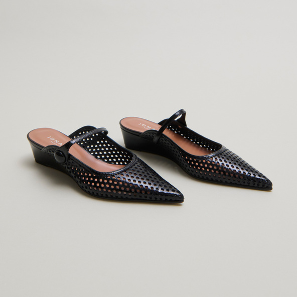 Mules compensés à bouts pointus en cuir brillant noir | decade