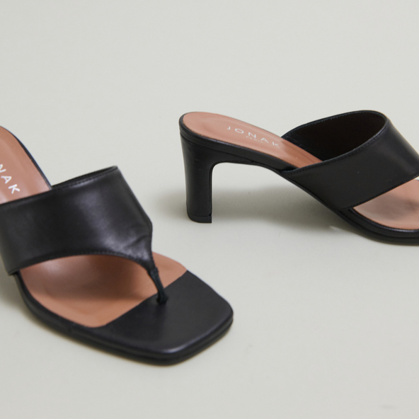 Mules à entre-doigts en cuir noir | DEVIL | Jonak