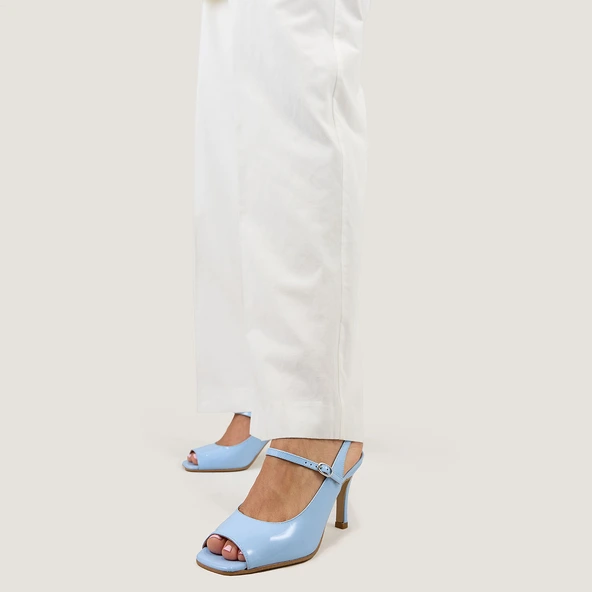 Escarpins Talons Hauts Bleu Clair JG Connly - Taille US 5.5 Femme - Bout Pointu, Talon Aiguille - Neufs Avec Boîte