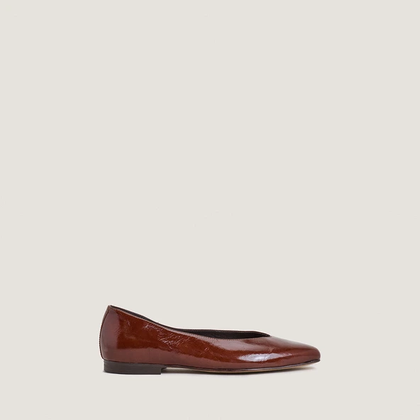 Ballerines à bouts pointus en cuir brillant marron | DASSUS | Jonak