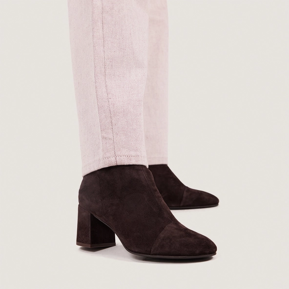 Bottines &agrave; talons en velours marron fonc&eacute; | DONIAMA | Jonak