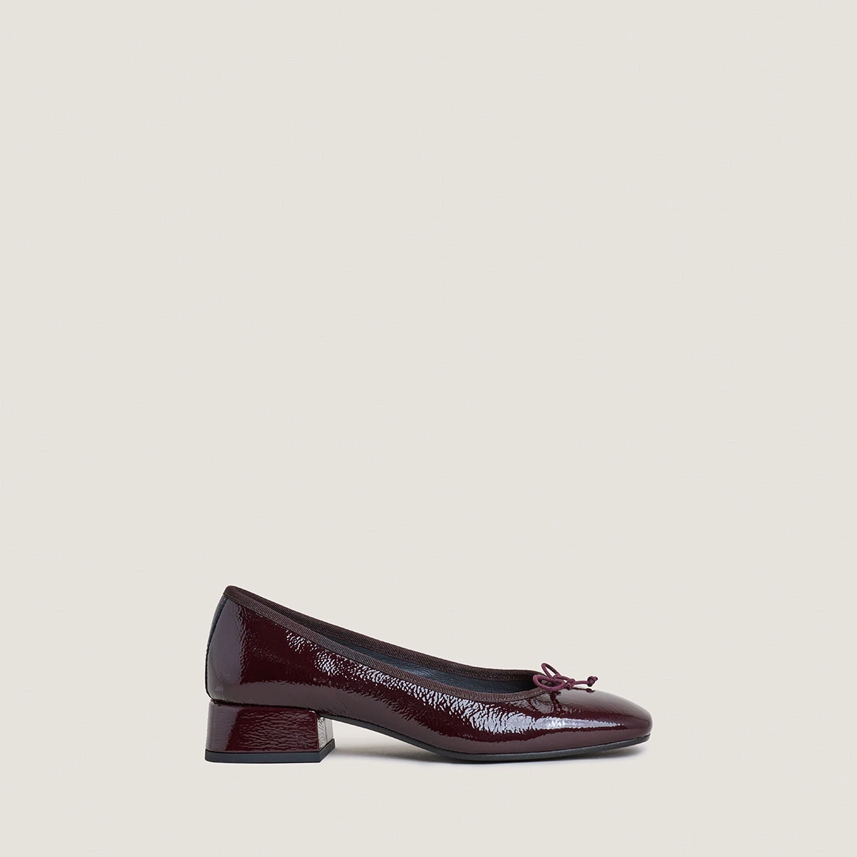 Ballerines &agrave; talons en vernis pliss&eacute; bordeaux | DYBIL | Jonak