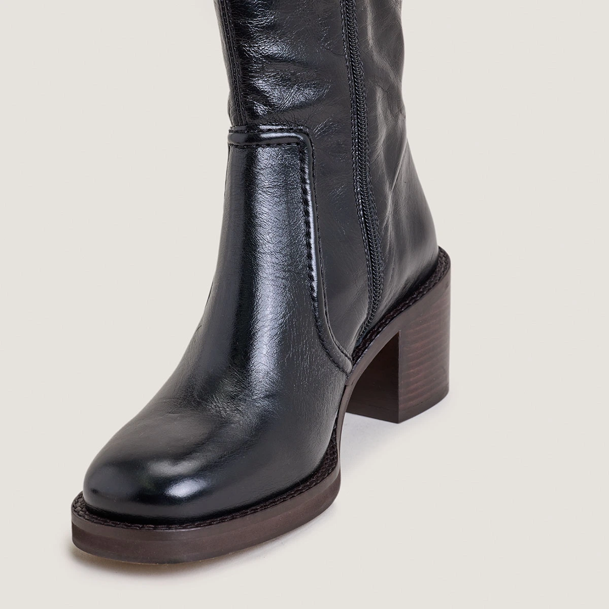 Bottes à talons lamellés en cuir vieilli noir | BIJOU | Jonak