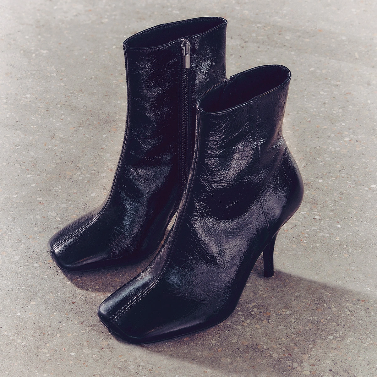 Bottines à bouts carrés et talons fins en cuir brillant noir | BELFAST | Jonak