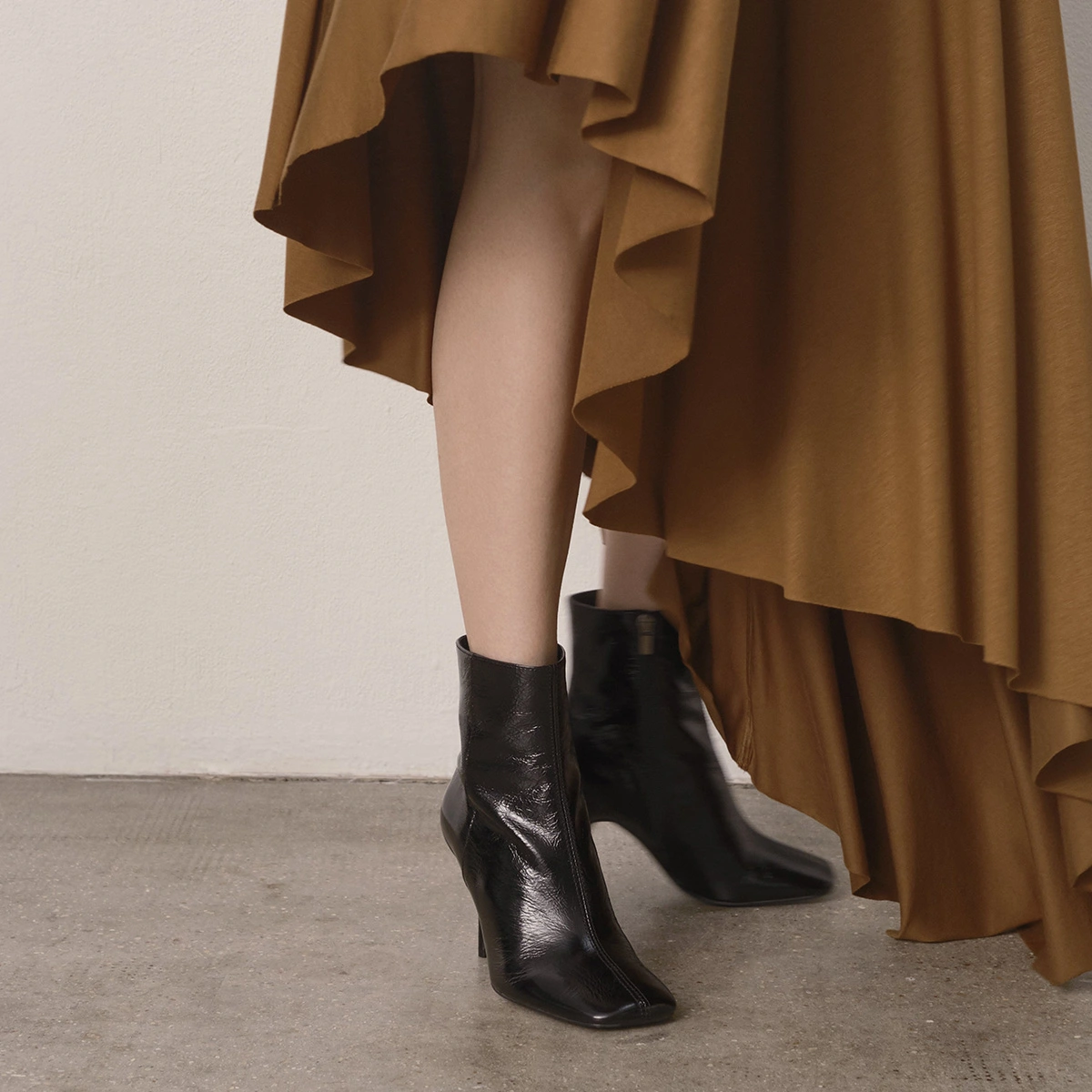 Bottines à bouts carrés et talons fins en cuir brillant noir | BELFAST | Jonak