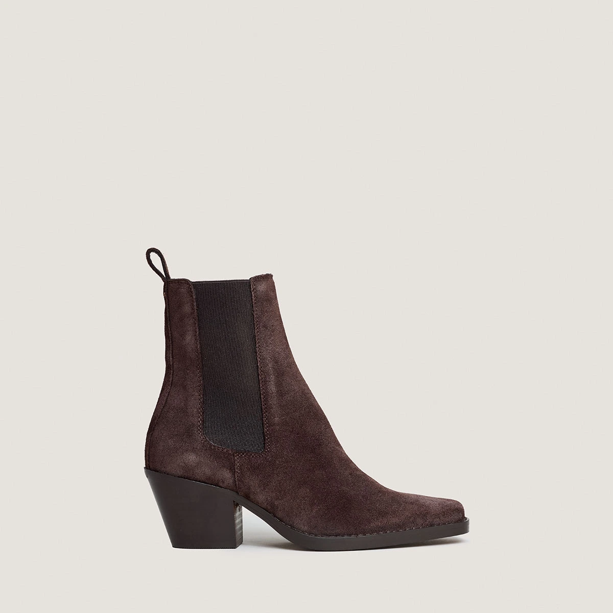 Bottines &agrave; bouts pointus et talons biseaut&eacute;s en croute marron fonc&eacute; | BOA | Jonak