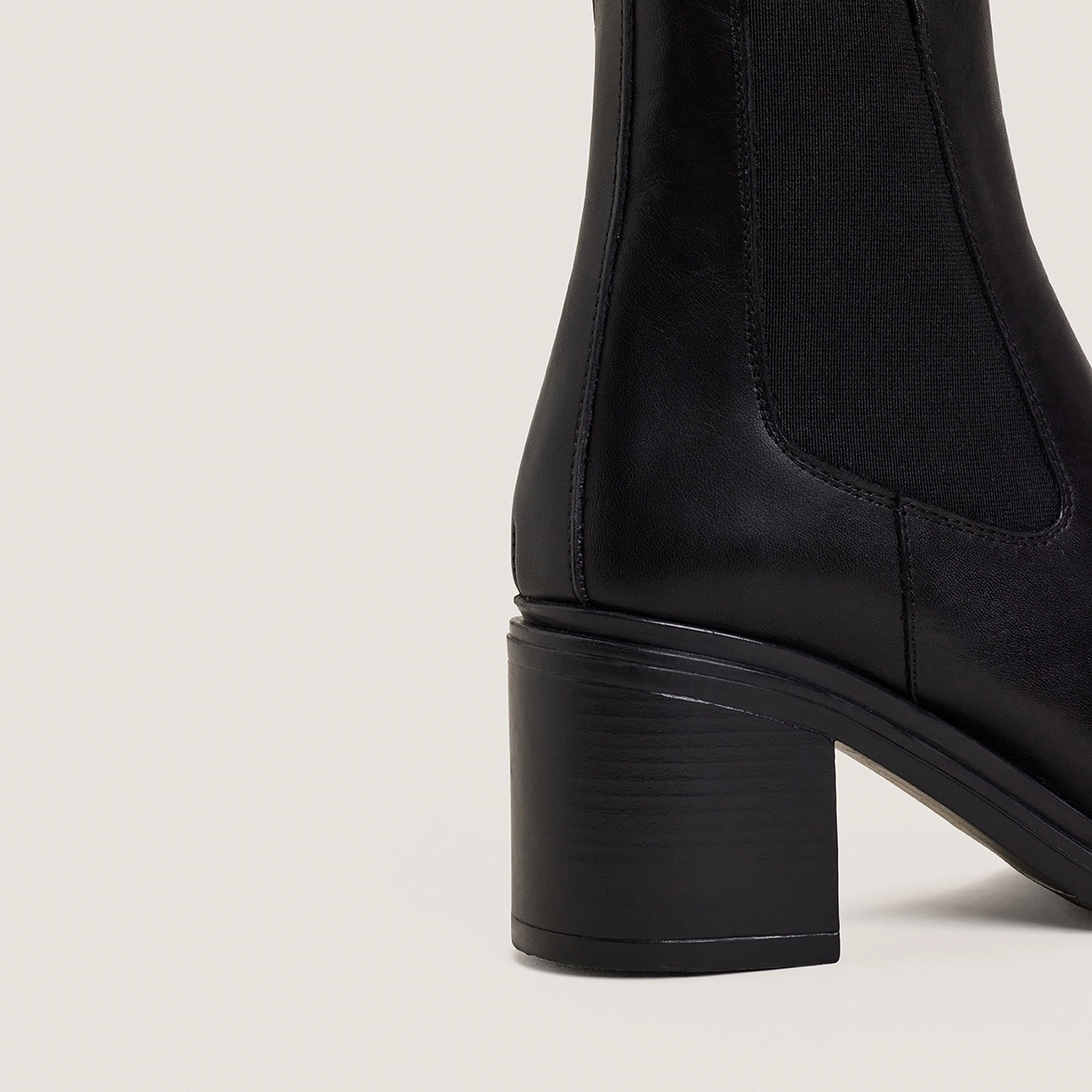 Boots à hauts talons en cuir noir | MAYA | Jonak